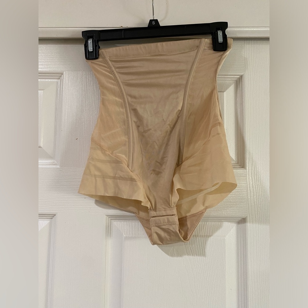 Self Expressions By Maidenform High-Waisted‎ Shapewear in Nude Size Small